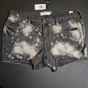 TORRID SHORTS WOMEN'S SIZE 16 BLACK SPLATTER 3.5 Inch Mid Rise 5 Pocket Sold Out